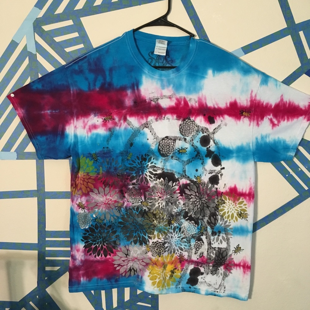 One of a kind graphic tee 😘👌